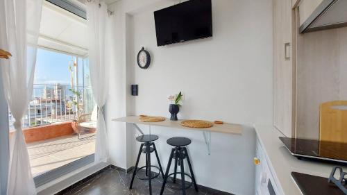 A bright and relaxing penthouse on the 5th floor