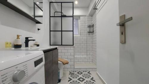 A minimal fully renovated 1Br Apartment Nikaia
