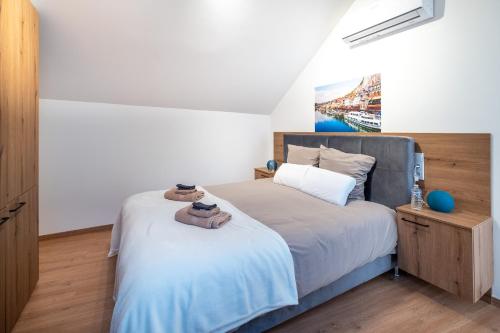 Una cama o camas en una habitación de NOMAD APARTMENTS - Vue collégiale
