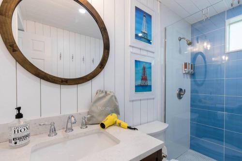 Koupelna v ubytování Hidden Gem Duplex in Heart of Islamorada Sleeps 8