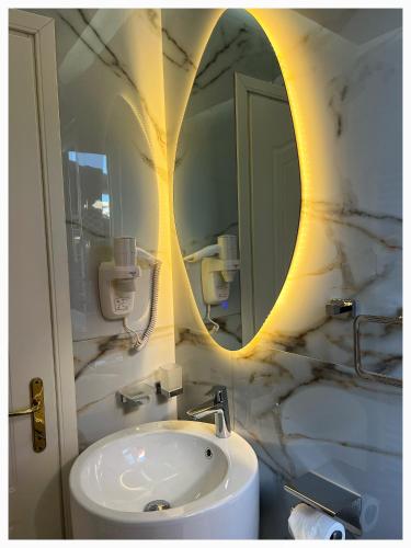 a bathroom with a sink and a mirror at villa MeDITeRAN in Pefkohori