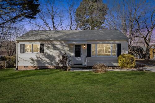Gallery image of Trendy Getaway Near Elon Uni in Burlington