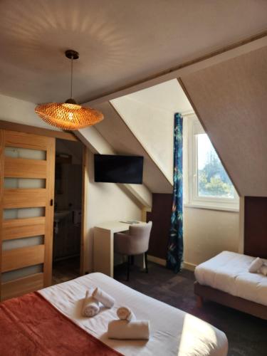 a bedroom with a bed and a desk in a room at Le petit Montmartre in Dinard