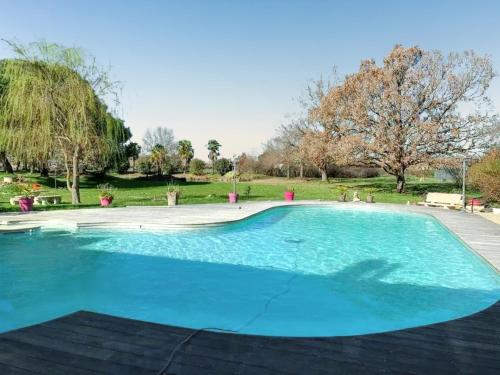 Maison confortable avec piscine près de La Ville-Dieu
