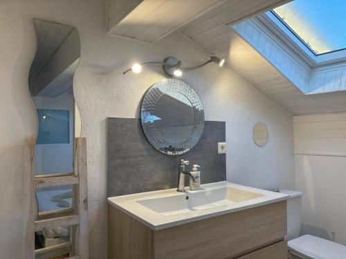 a bathroom with a sink and a mirror at Maison Beauté in Tournus