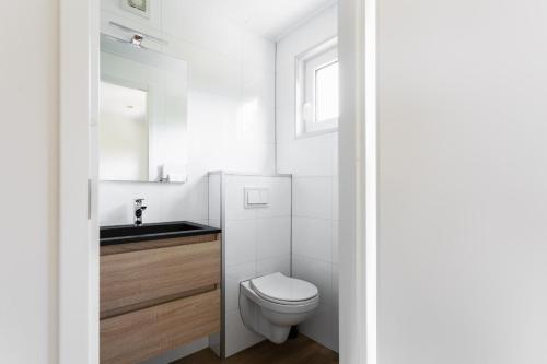 Ένα μπάνιο στο Tiny House met vlonder | 2 personen - Vakantiepark De Kremmer