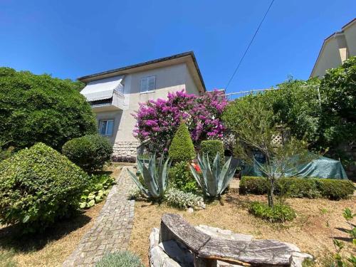 MELITA NV - Apartment with terrace, 200 m from the beach
