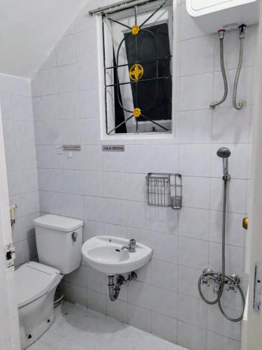 Ένα μπάνιο στο Villa Sa'adah 4
