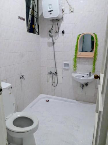 Ένα μπάνιο στο Villa Sa'adah 4