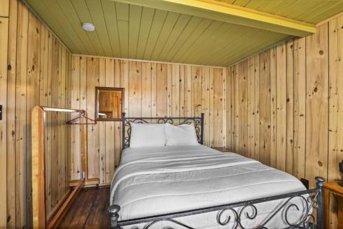 Ένα ή περισσότερα κρεβάτια σε δωμάτιο στο The Guest Cabin Holiday Home