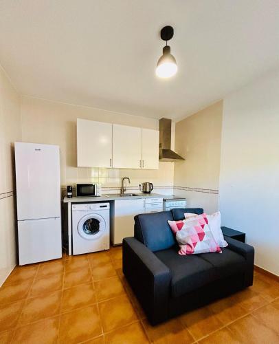 a living room with a couch and a kitchen at Casa Martins Country Apt No 4 in Freiria