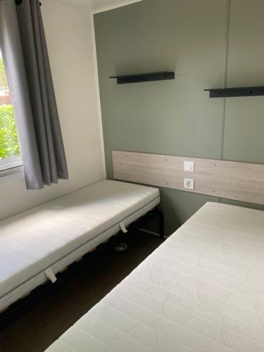 Ένα ή περισσότερα κρεβάτια σε δωμάτιο στο mobil home 742