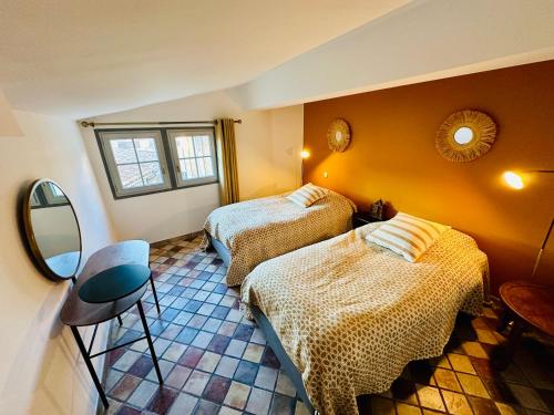 PLACE DU PALAIS DES PAPES 3 chambres Parking Climatisation 3 Salles de bain