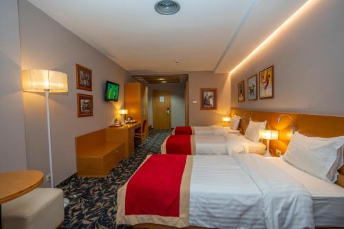 Postel nebo postele na pokoji v ubytování Hotel Colosseo & Spa