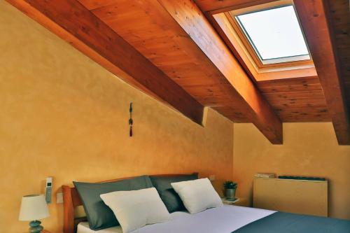 a bedroom with a bed with a skylight at Sotto al Portico - YourPlace Abruzzo in Rocca San Giovanni