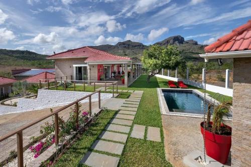 a house with a yard with a swimming pool at Villa with pool in Ramena, sea view in Ramena