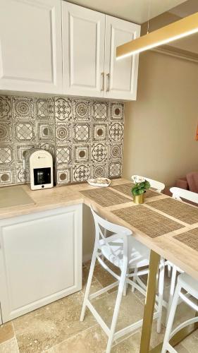 Dapur atau dapur kecil di Apartament Alexandru Saturn