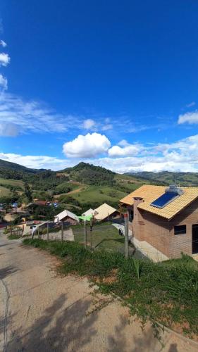 a house with a solar array on the side of a road at REFUGIO PIEMONTE Chalés in Socorro