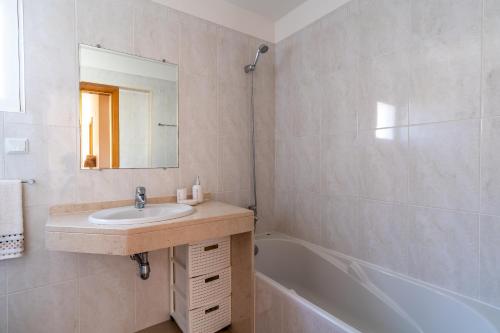 Garajau View Apartment by Holiday Rental Madeira