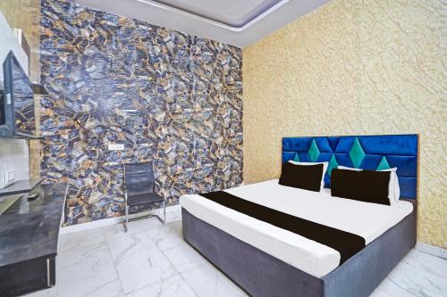 Gallery image of Hotel O Royal vaid G Guest House in Pilkhua