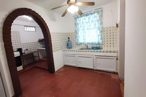 an archway in a kitchen with a sink and a window at Encasa - Román 26 in Poza Rica de Hidalgo