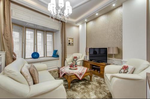 Downtown Royal de Lux