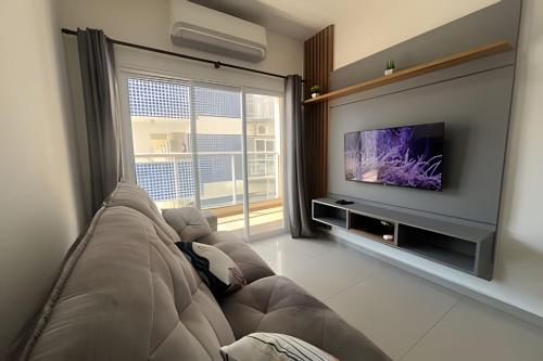 TV/trung tâm giải trí tại Condomínio Residencial Leblon - LW Locações Ubatuba