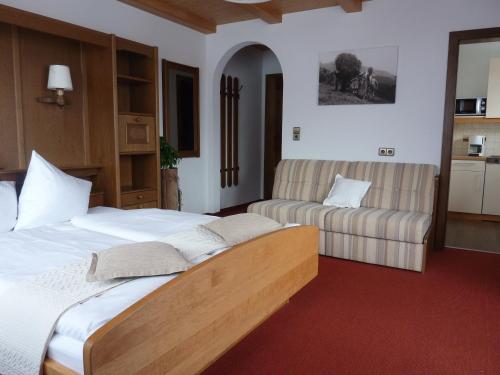 Кровать или кровати в номере Haus Blatthofer