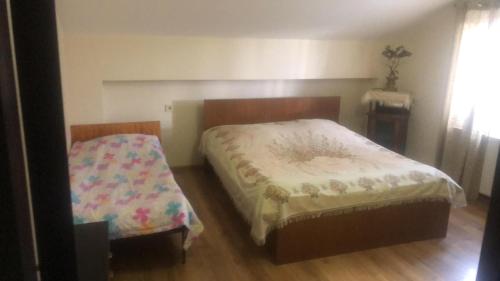 Ένα ή περισσότερα κρεβάτια σε δωμάτιο στο Village Tsemi, Private house