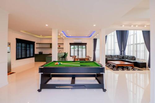 Τραπέζι μπιλιάρδου στο Green Beach Pool Villa