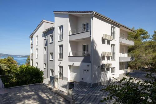 VILLA PALAVRA - Apartments With Amazing Sea Views and Heated Pool