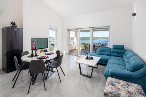 VILLA PALAVRA - Apartments With Amazing Sea Views and Heated Pool