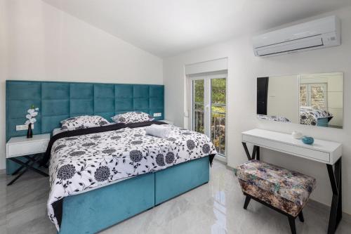 VILLA PALAVRA - Apartments With Amazing Sea Views and Heated Pool