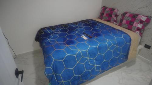a blue comforter with a honeycomb pattern on it at Aparta Hotel Ana Julia in Sosúa
