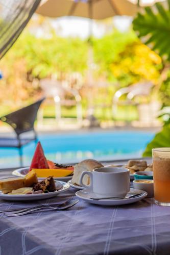 Makanan di atau berdekatan hotel