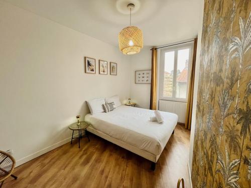 Photo de la galerie de l'établissement Comme à la maison avec terrasse, à Bourgoin-Jallieu