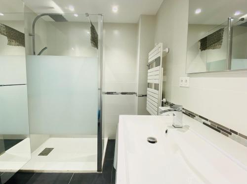 Koupelna v ubytování Appartement YELLOW proche de la gare de Perpignan