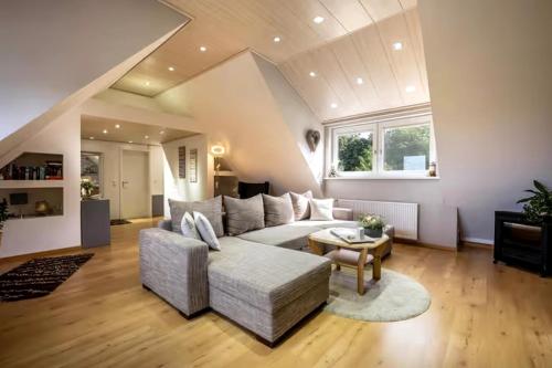 a living room with a couch and a table at Ankerplatz Maria (Zuhause an der Ostsee) in Ratekau