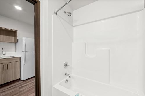 Ένα μπάνιο στο WoodSpring Suites Columbia - Irmo