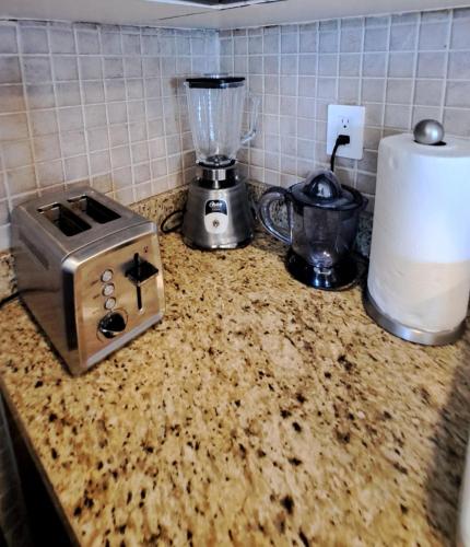Una cocina o zona de cocina en Luxury Ocean Front with Activities & Entertainment