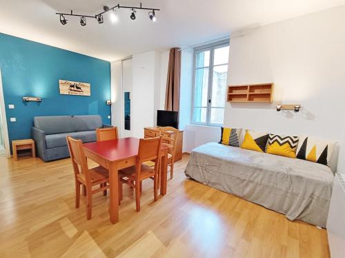 Frimousse, Studio, wifi, centre Luchon, casier à skis, ascenseur, 4 personnes