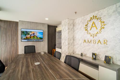 a conference room with a table and a sign on the wall at Ambar Hotel Boutique Cali in Cali