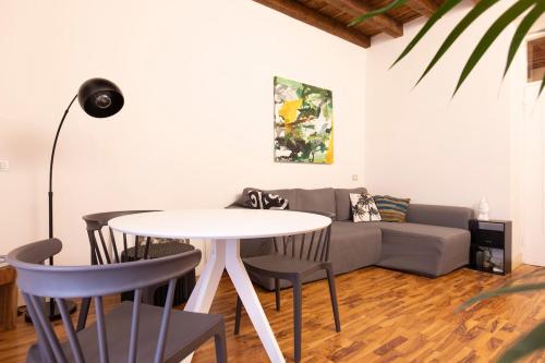 Live Milan in Style Elegant Apartment Near Duomo