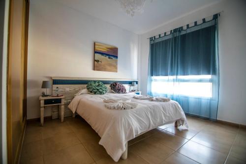 Giường trong phòng chung tại Cotillo Cala II