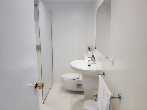 Et badeværelse på Ciel Azul Ibiza Apartamentos