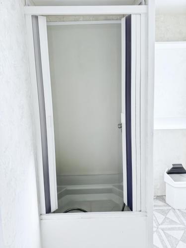 Photo de la galerie de l'établissement Mobil-home Le Cerisier, 4 pers, à Saint-Pantaléon-de-Lapleau