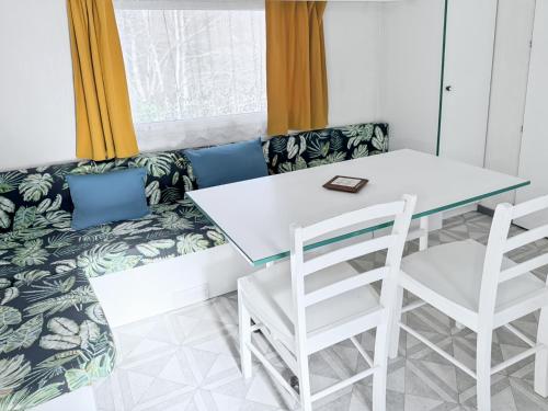 Photo de la galerie de l'établissement Mobil-home Le Cerisier, 4 pers, à Saint-Pantaléon-de-Lapleau