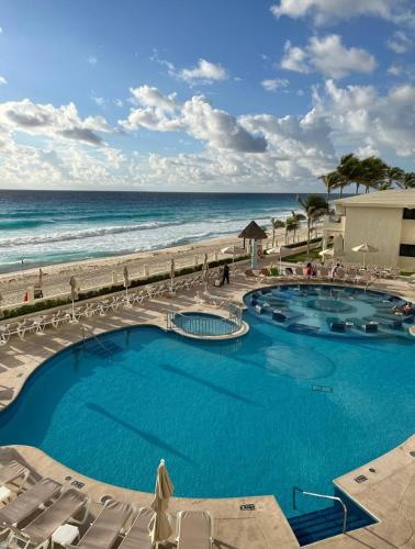 Piscina en o cerca de Luxury Ocean Front with Activities & Entertainment