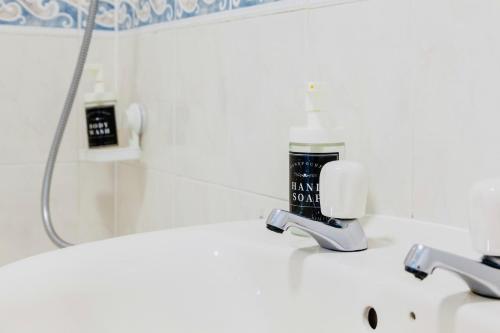 Imagen de la galería de Comfy 3 Bed House by Manchester Airport, Perfect for Groups & Families, en Mánchester