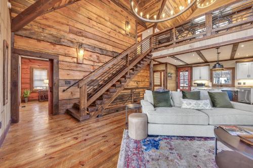 Χώρος καθιστικού στο Lux Mountain Retreat in the Aska Adventure Area